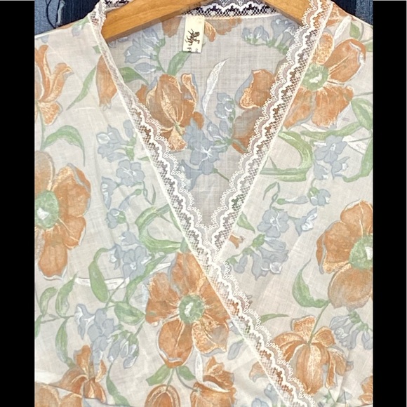 Vintage Night Gown w/Lace & Floral Pleated Sleeves - Picture 3 of 7